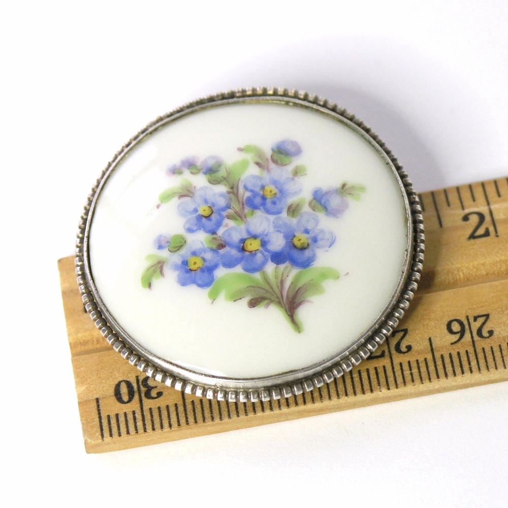 A Tiny Bouquet of Sweet Blue Forget-Me-Not flowers Vintage Brooch - Picture 5 of 6